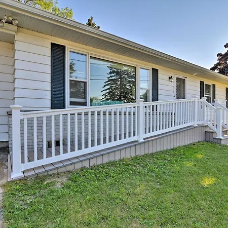 Lake Huron House With Grill And Beach Access!